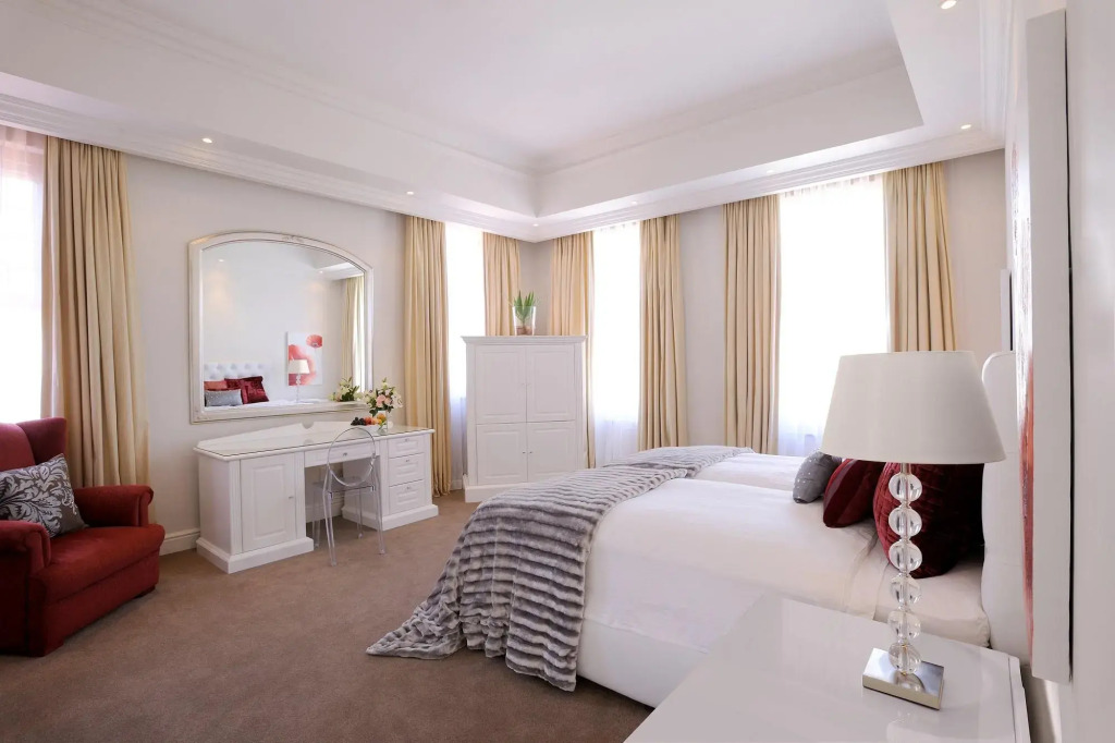 The Clarendon - Fresnaye