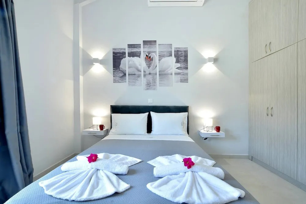 Villa Bratou Aqua Sleeps 4 with Garden