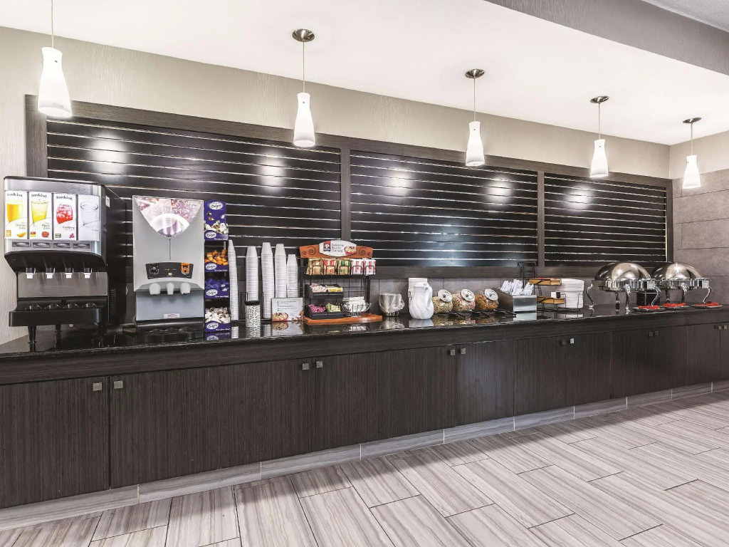 Platinum Inn & Suites Webster