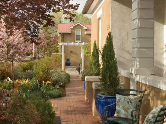 Four Kachinas Bed & Breakfast Inn