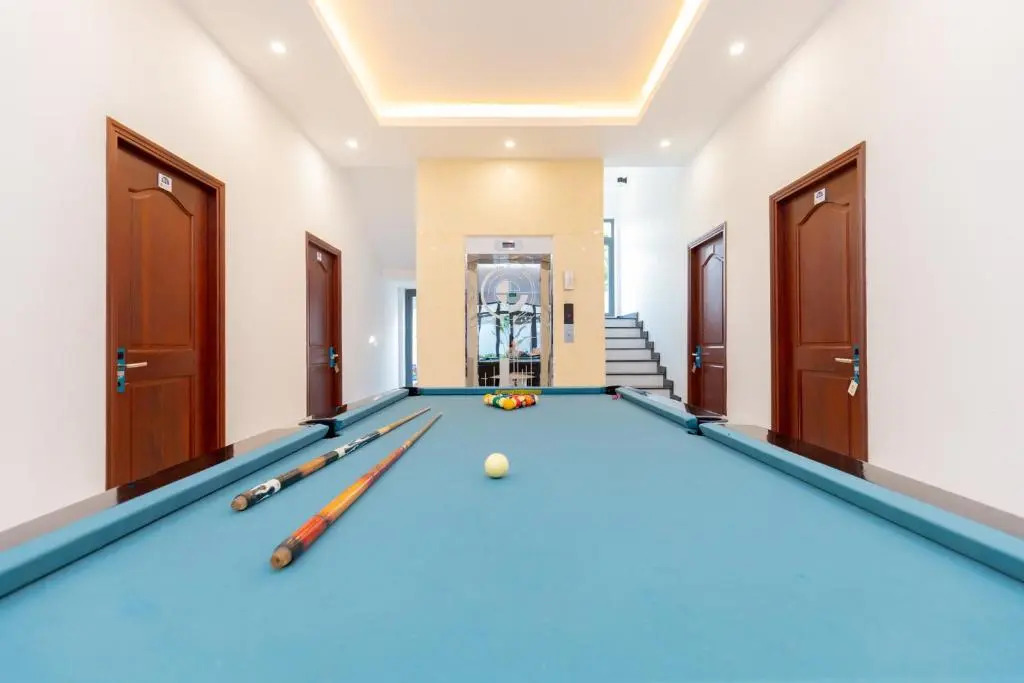 Palm Villa 34 ( Luxury Villa with 17 bed room, karaoke & bida inside)