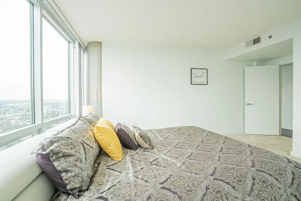 Downtown 2br Apartment Near Convention Center 2 Bedroom Apts by RedAwning