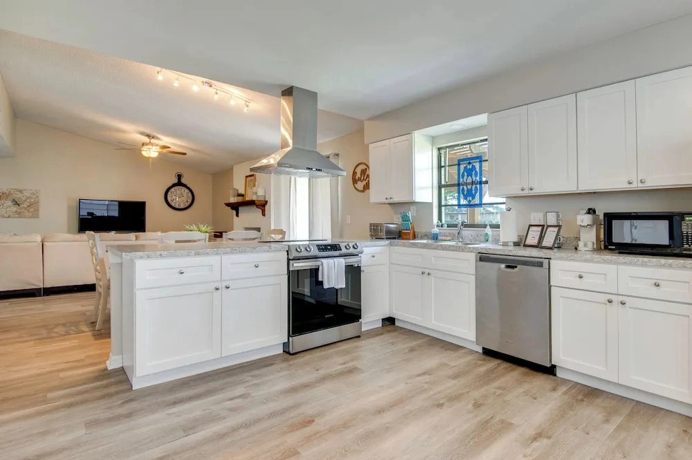 Palm Bay Home w/ Fenced Yard: 10 Mi to Beach