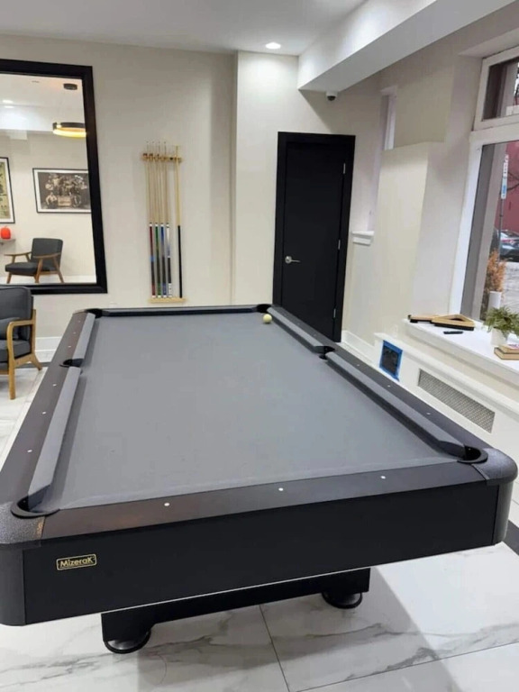 610 Large Studio Downtown With Pool Table