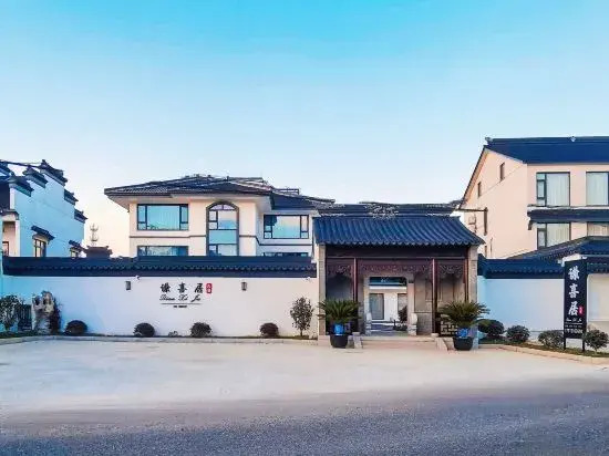Taihu Qianxi Ju · Hideaway Streamside Secret Realm · Pool Garden Resort Inn