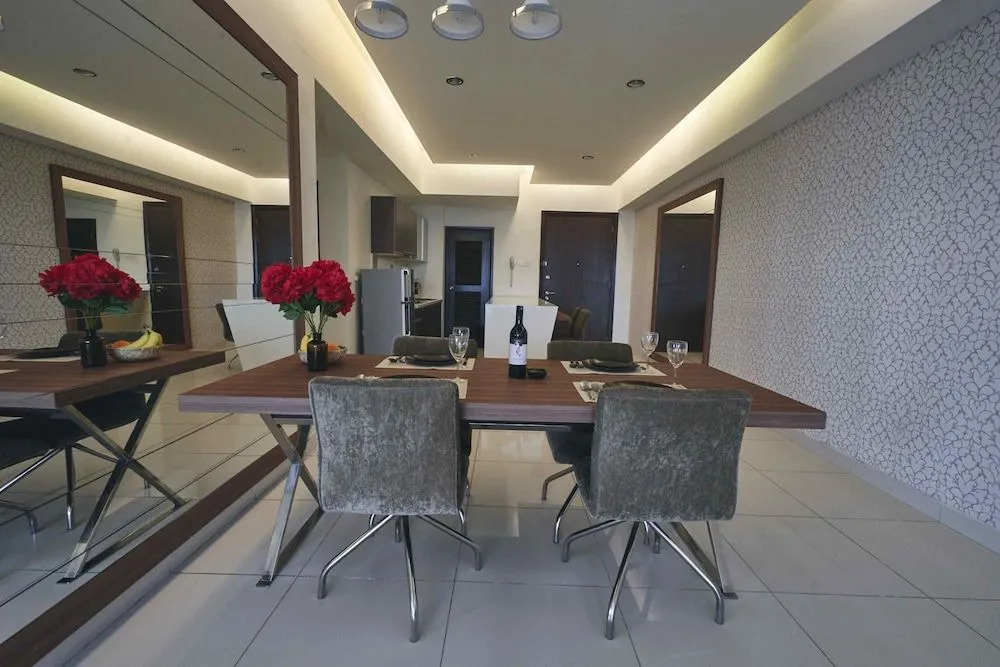 Regalia Residence at KLCC View Sky Pool by KC