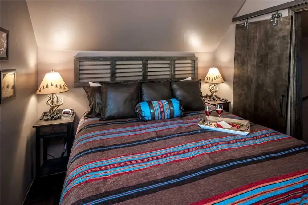 Fifth Dimension - Two Bedroom Cabin with Hot Tub
