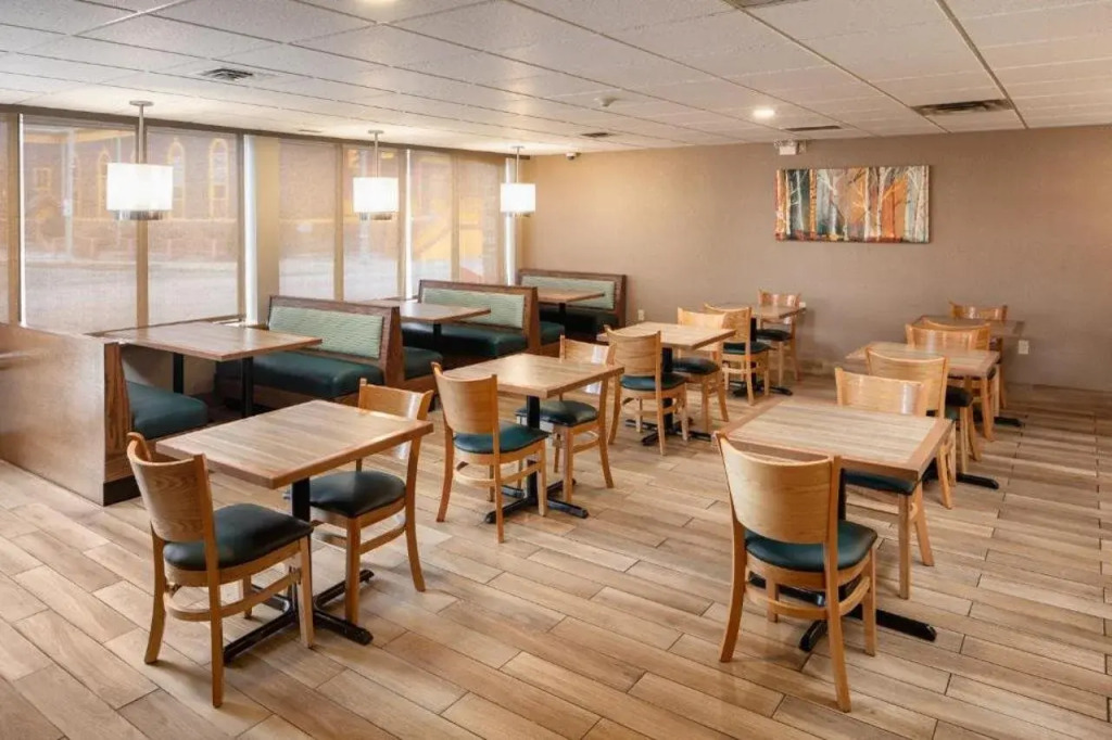 Quality Inn & Suites Windsor - Downtown