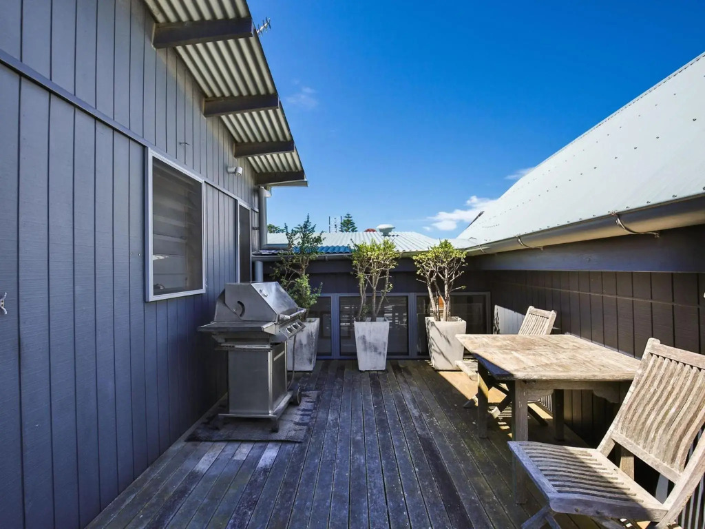 Illaroo Absolute Beachfront with Spa