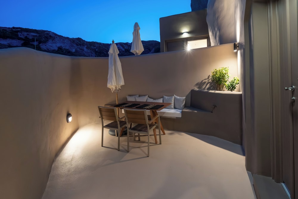 Litheos Santorini Luxury Cave Suites