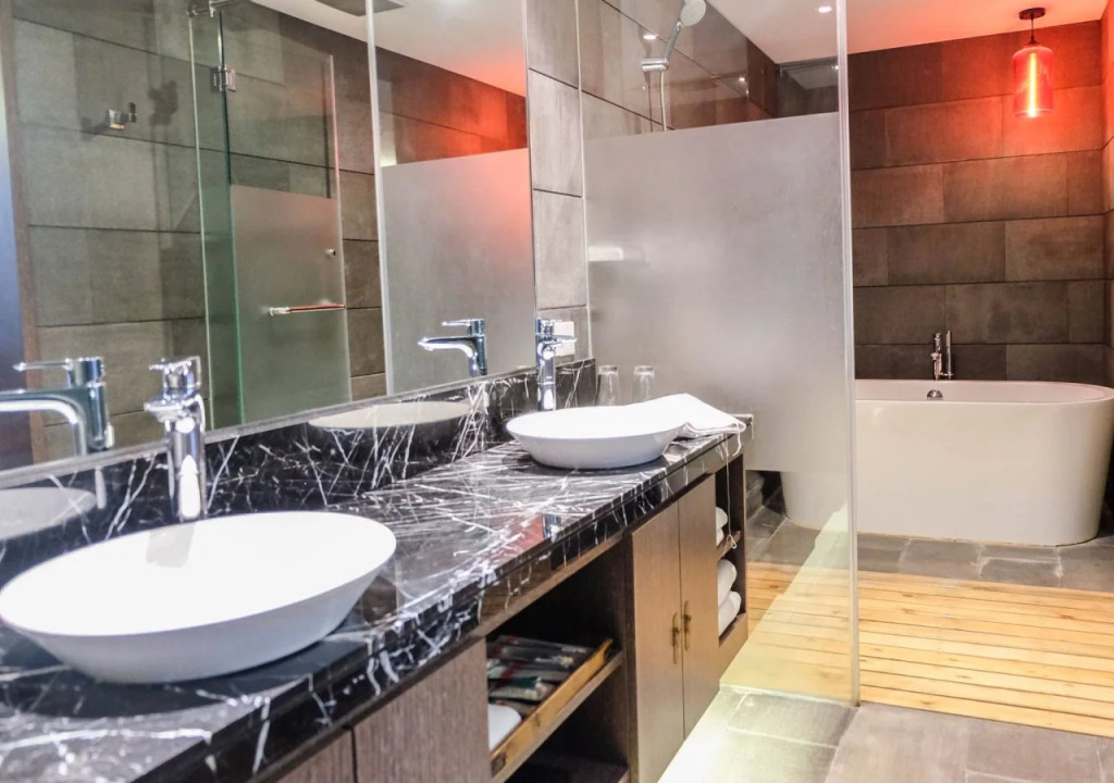 B LaVii House