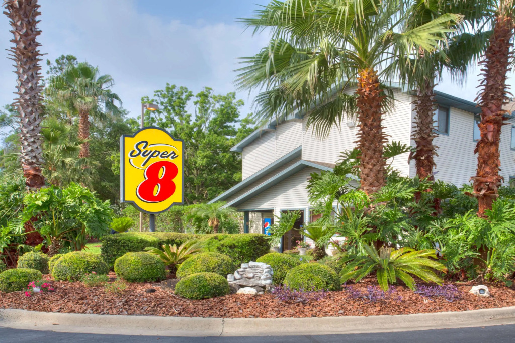Super-8-Gainesville-I-75-Hospital-University-Area