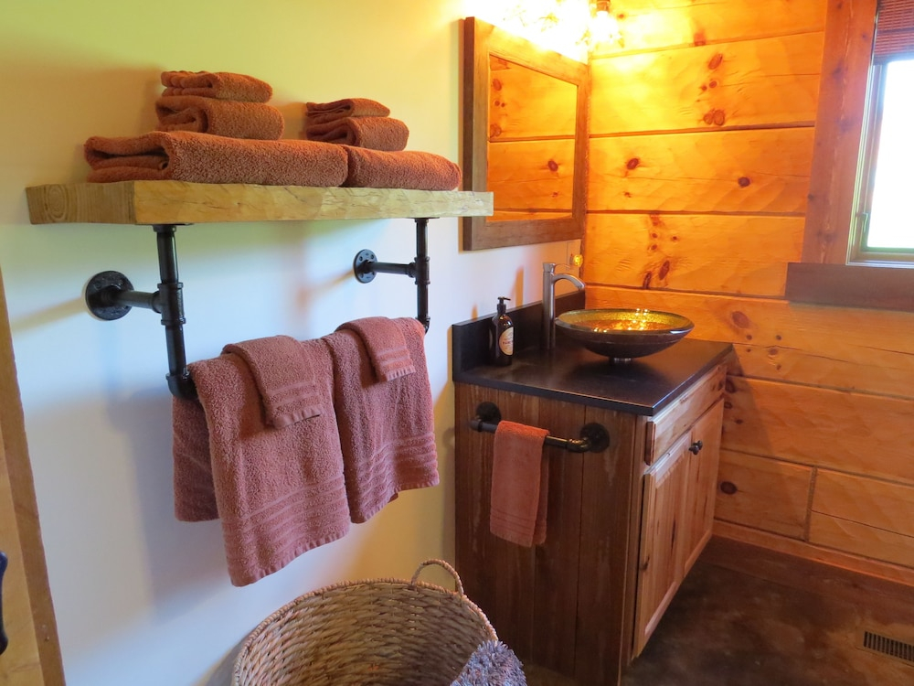 Southern Comfort Lakeside Cabin Resort
