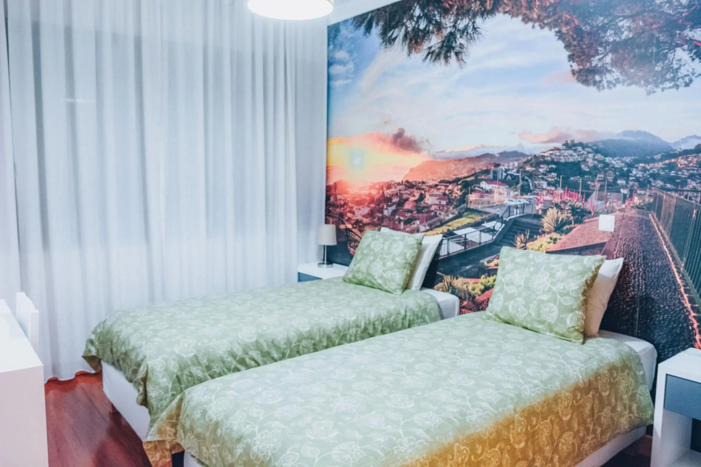 Beautiful Apartment with Sea View and Garden