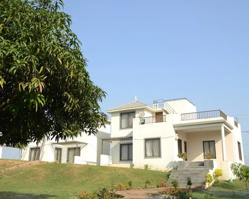 Lion's Den Gir