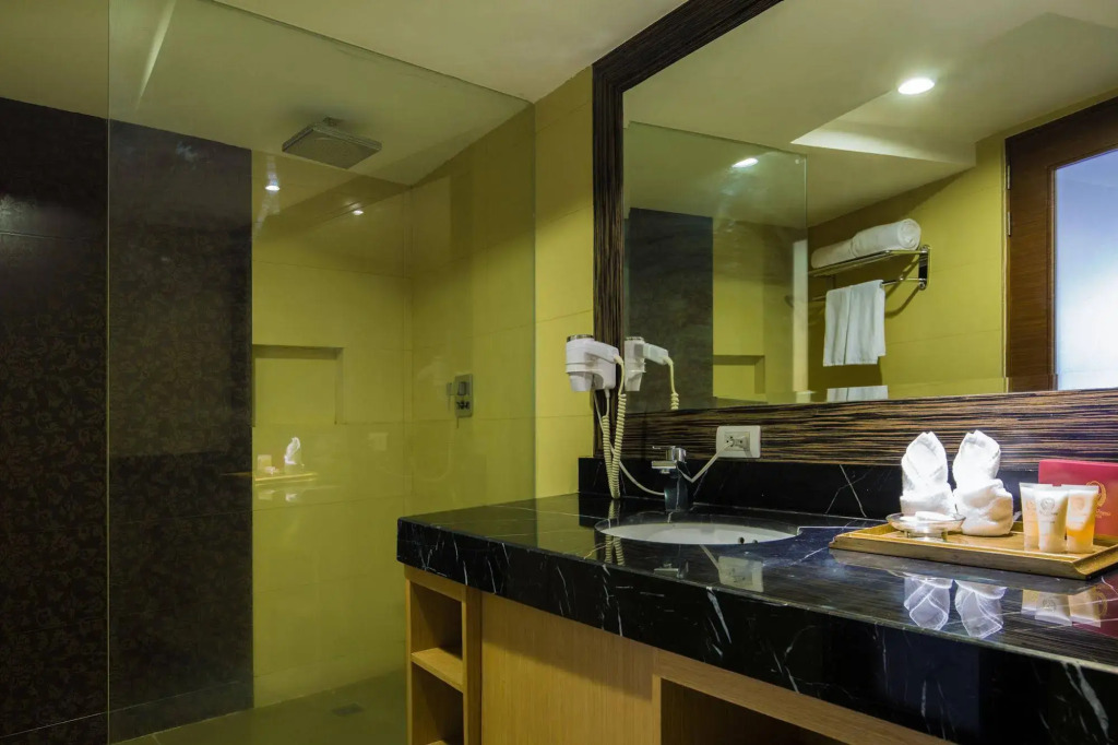 OYO 1235 Palette Torre Venezia Suites
