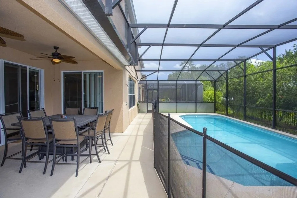 6-bedroom house w/ private pool 10 min from Disney