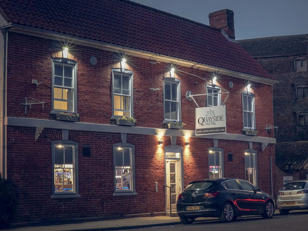 Quayside Hotel & Bar