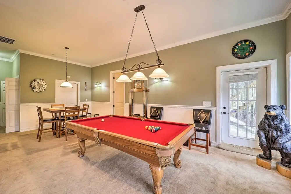 Hot Tub & Game Room: 'A Mountain Dream' in Vilas