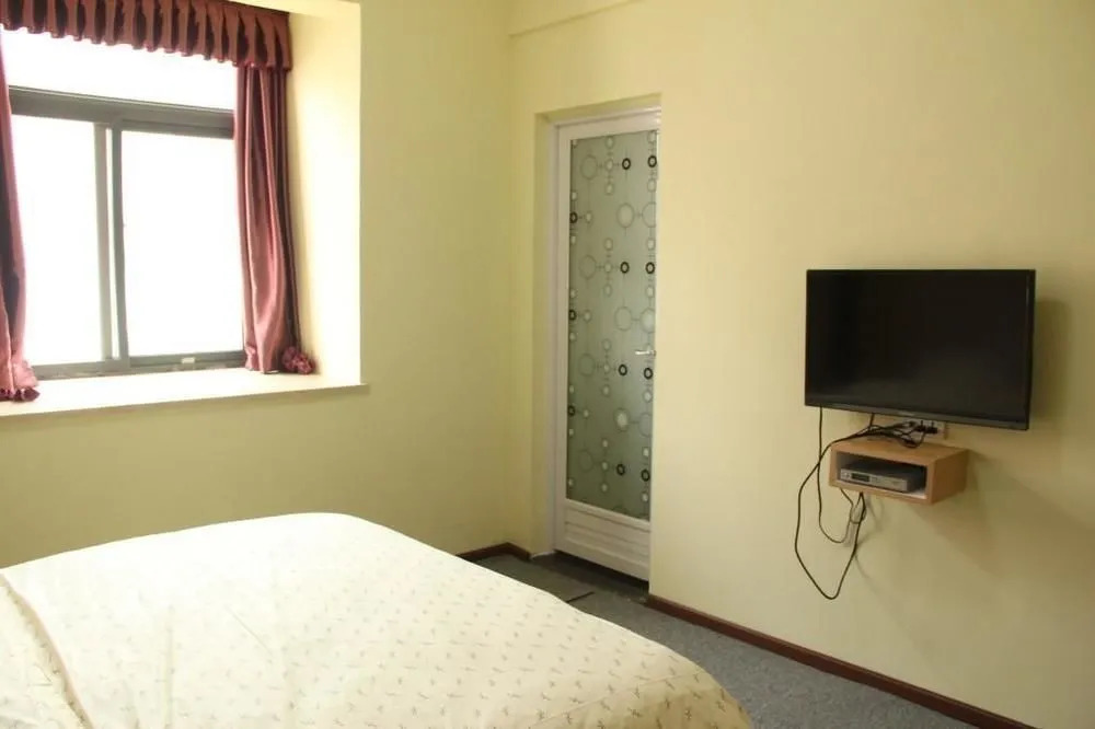 Wuhan Yue'erju Family Hotel