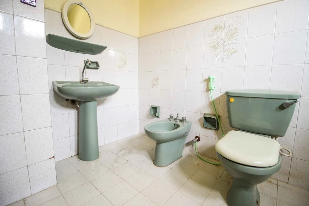 Yoho Airport Way Bungalow
