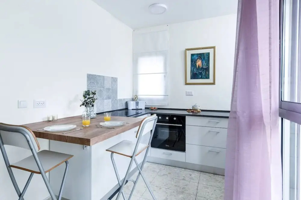 MAMAD - Apt with Balcony In the Heart of TLV