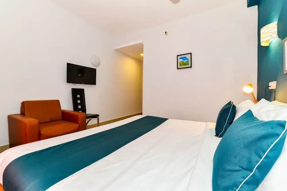 Empire Plaza By OYO Rooms
