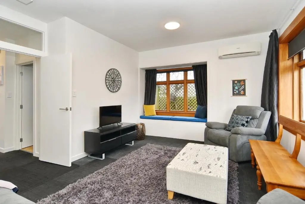 Whitmore- Classic Villa - Christchurch Holiday Homes