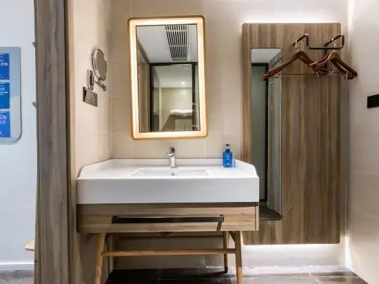 HanTing Premium Hotel (Hangzhou Jianghan Road Subway Station)