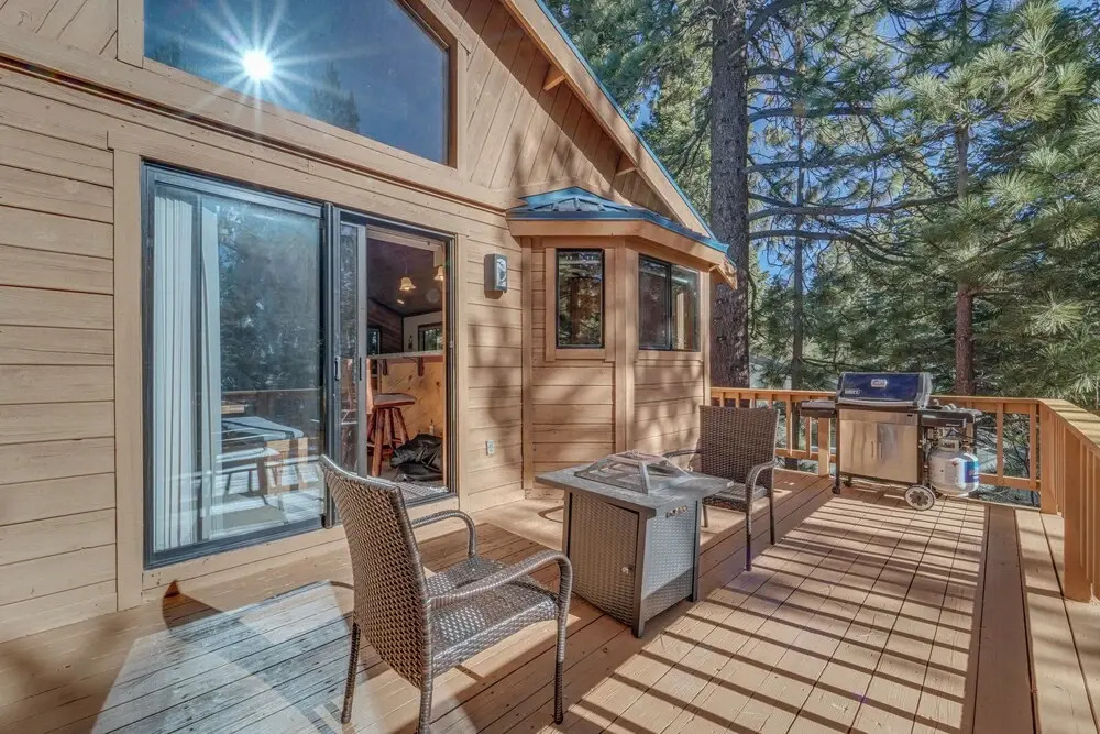 Home 1 Mi to Downhill Ski Resort: Bring Your Pets!