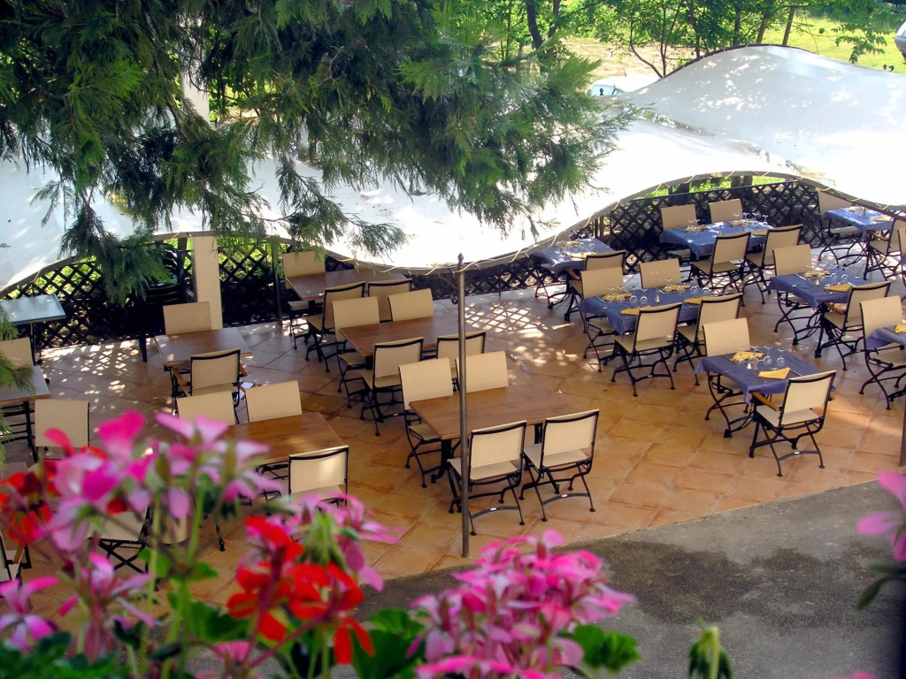 Logis Hôtel Restaurant Les Cèdres