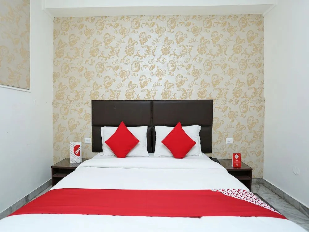 OYO 14674 Hotel Raj Mahal Inn