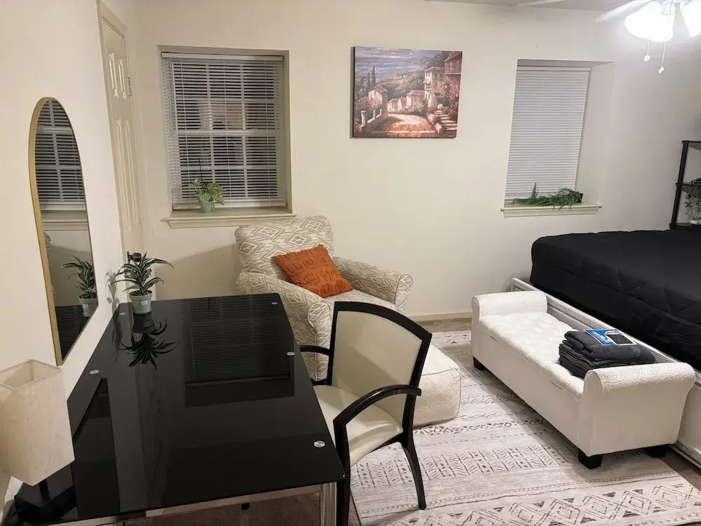 Cozy Hampton townhouse