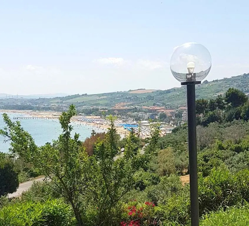 2 bedrooms house with sea view and furnished garden at Vasto 4 km away from the beach