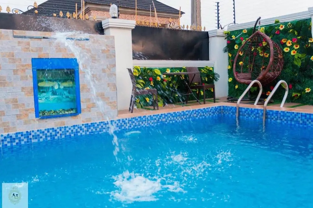 AZ KINGS 3 Bedroom Furnished Apartment suitable for Company Staff with Ensuite Bathrooms, Airconditioning and Swimming Pool