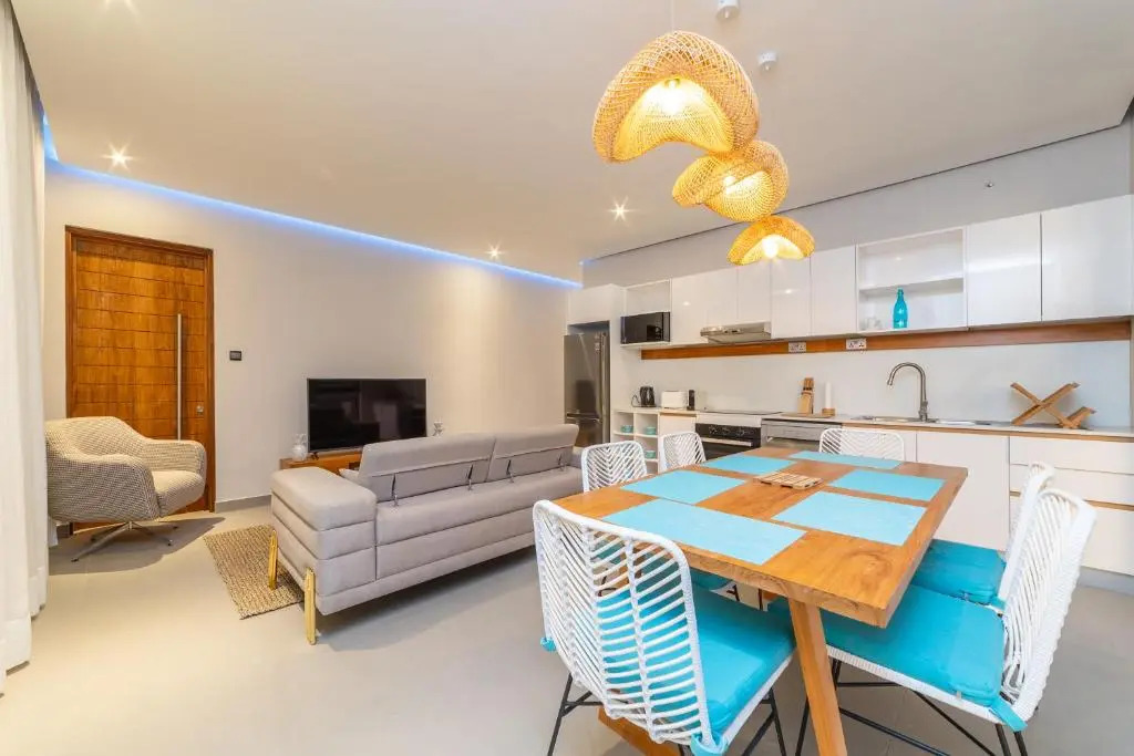 Penthouse 13 - One Bay Residence with private rooftop terrace and dip in pool