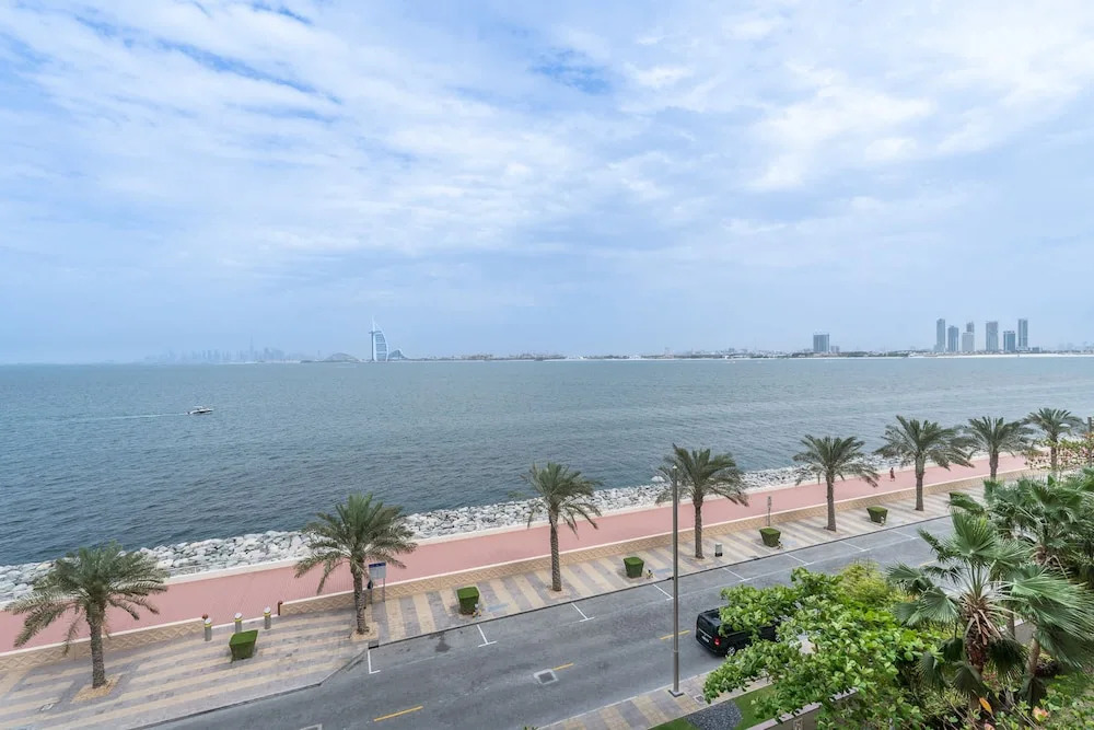 2 Bedroom With Beautiful Full Palm Waters Views