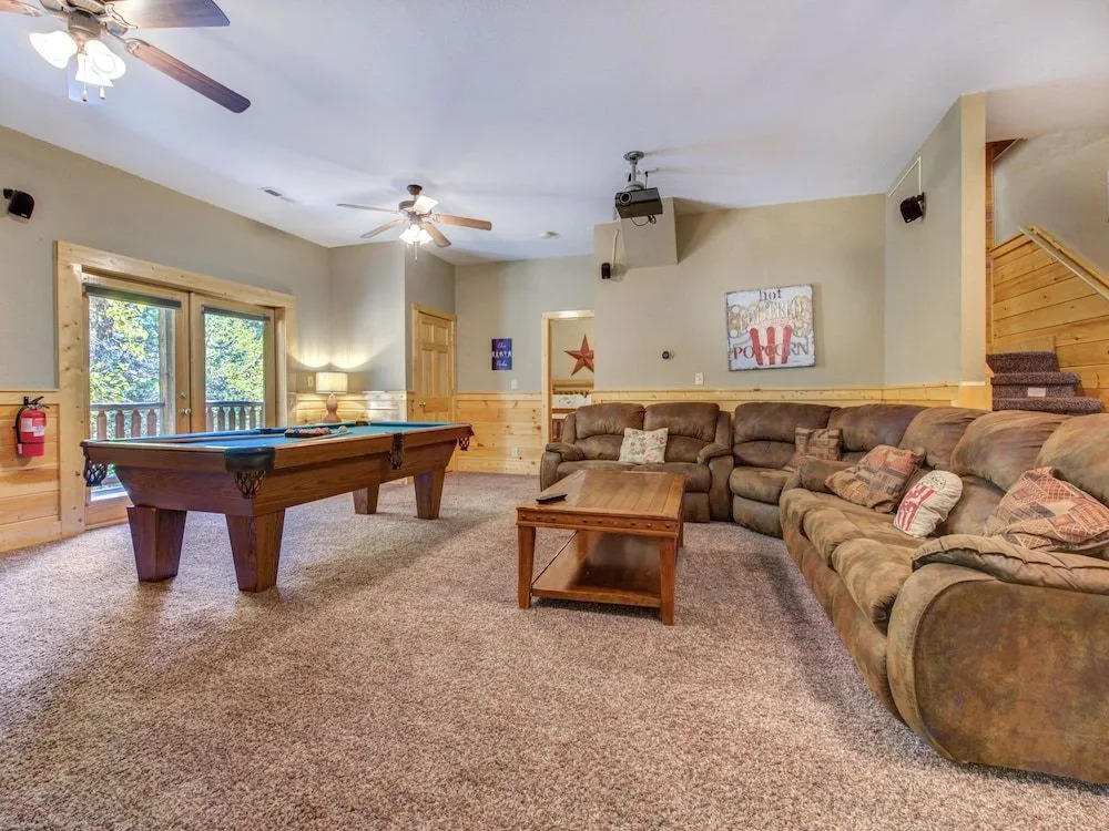 Moonlight Theater Lodge