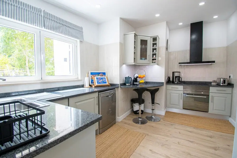 67 adm 3 Bedroom Villa Walking Distance to Carvo