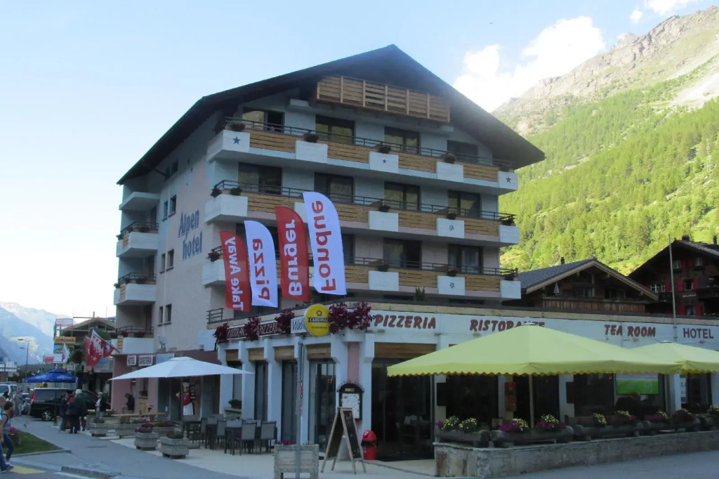Matterhorn Inn - Wellness & Dining - at Zermatt Shuttle Station