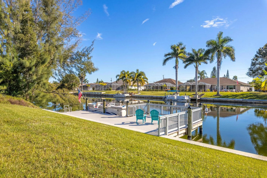 Freshwater Canal Villa with Heat Pool - Villa Homeport - Roelens Vacations