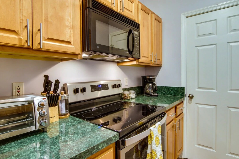 Condo w/ Pool Access ~ 2 Mi to Rehoboth Beach!