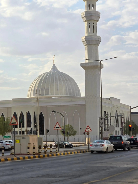 Makarim Najd 4