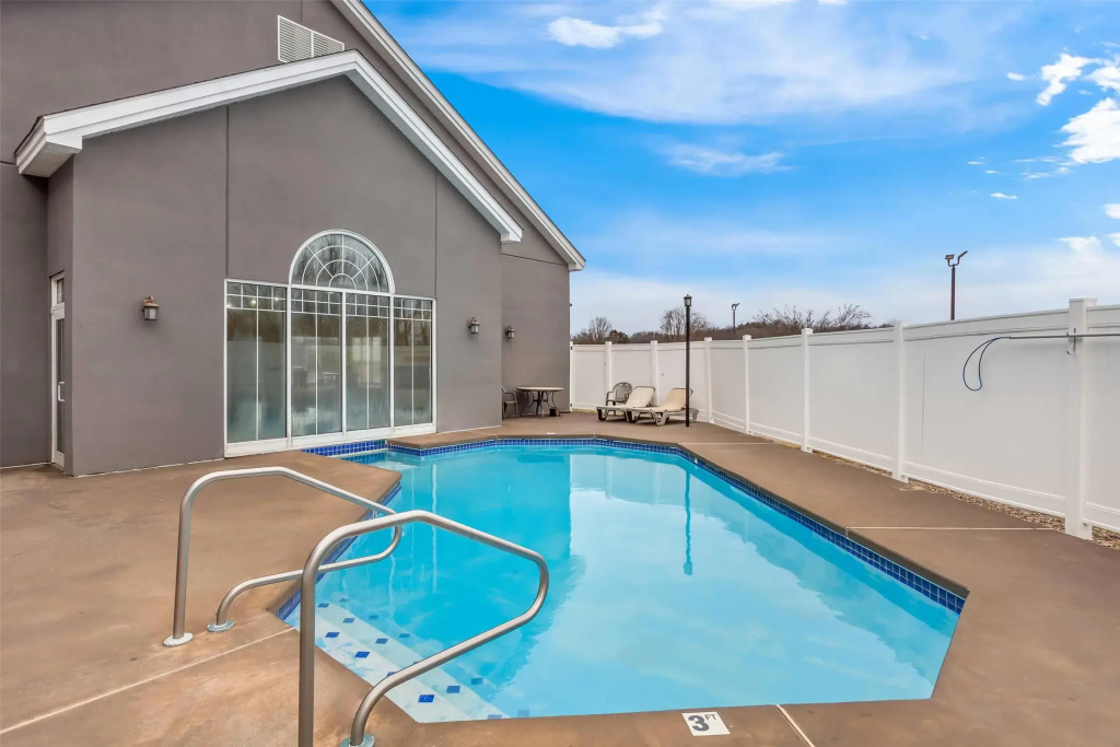 Country Inn & Suites by Radisson, Beckley, WV
