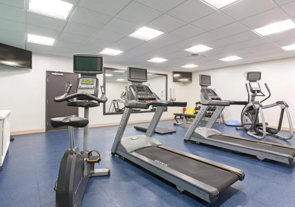 Holiday Inn Express & Suites Lincoln I - 80 by IHG
