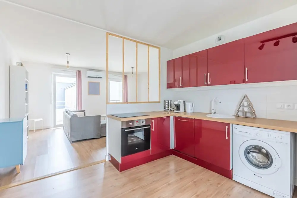 Spacious Apartment for 4 People in Bordeaux!