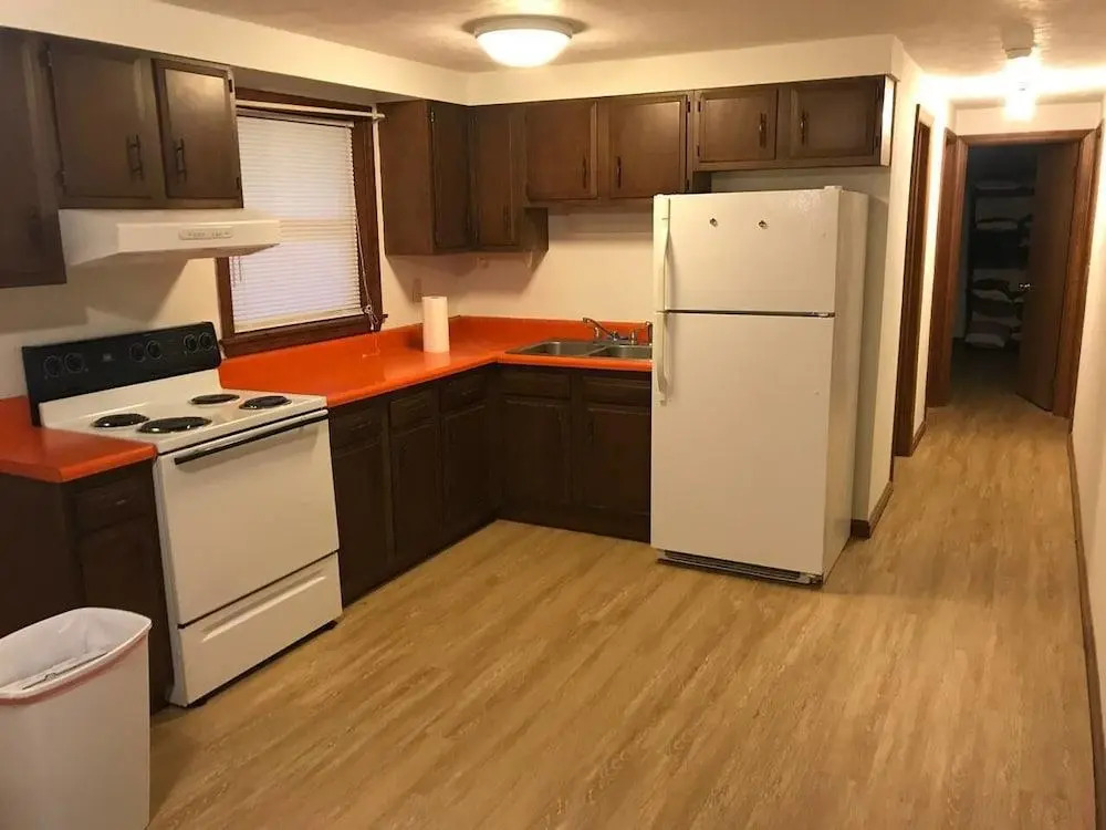 2 Rooms Available
