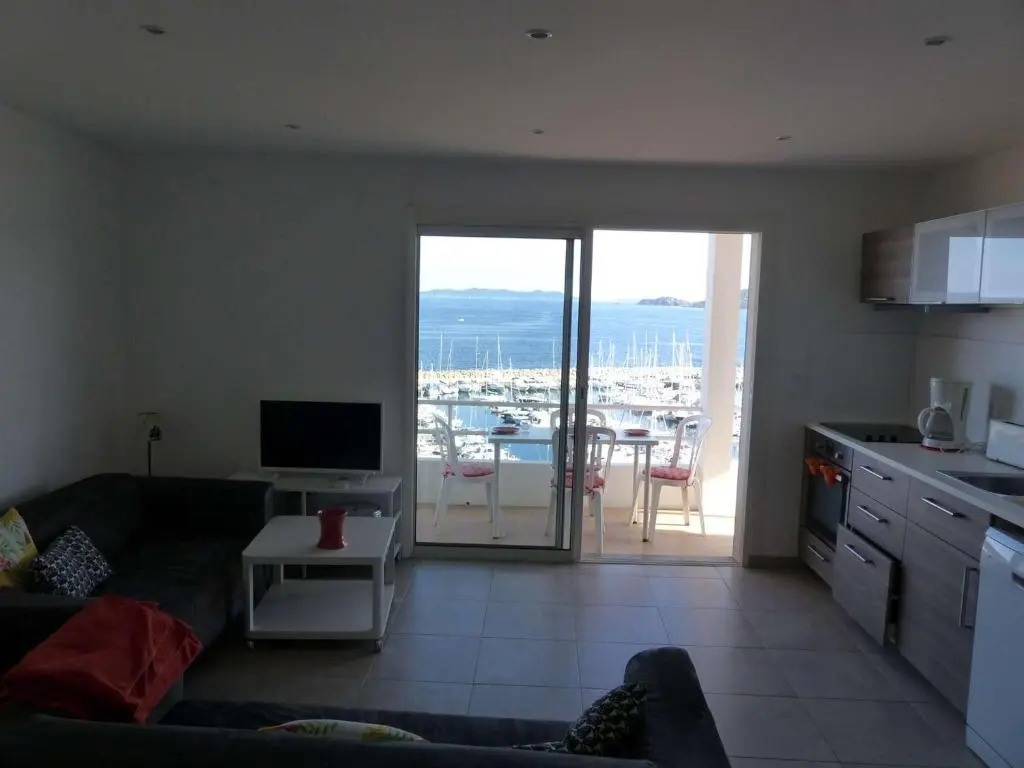 Appartement Le Lavandou, 3 pièces, 4 personnes - FR-1-308-49