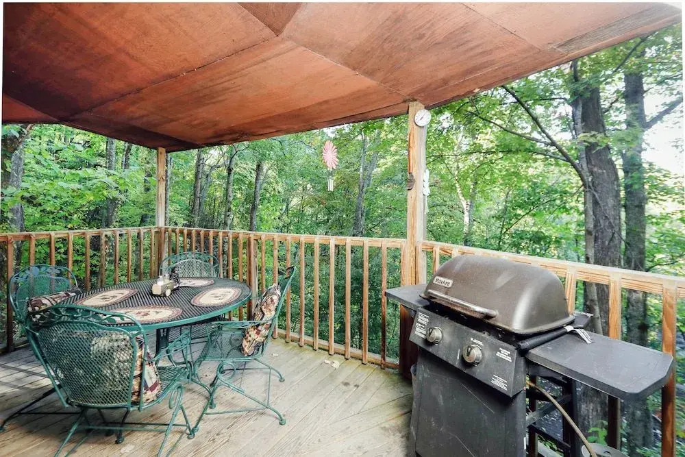 1429 Zurich Rd Chalet