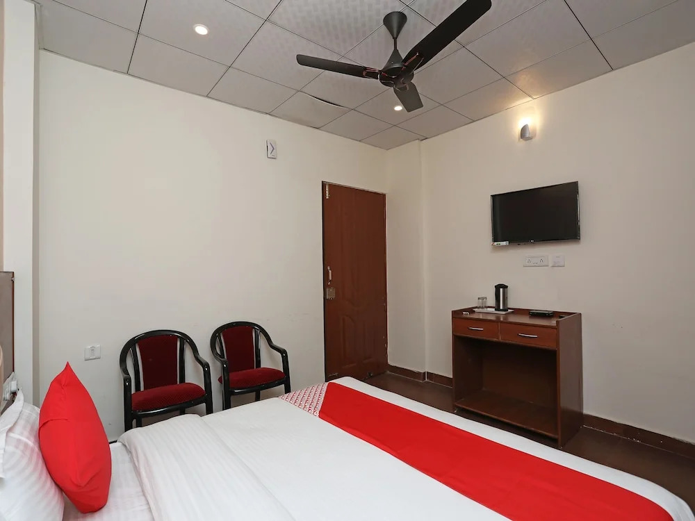 OYO 33014 Bhagwati Palace Guest House
